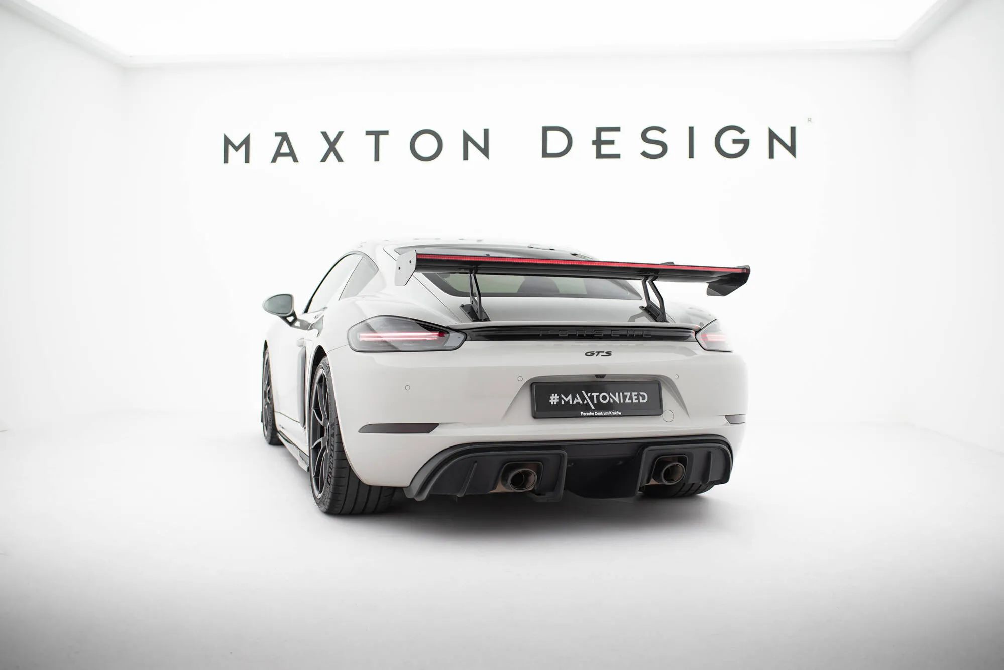 Hekkspoiler V.2 med svanehals med LED Porsche Cayman 2016-2026 | Carbon Fiber Edition – bilde 9