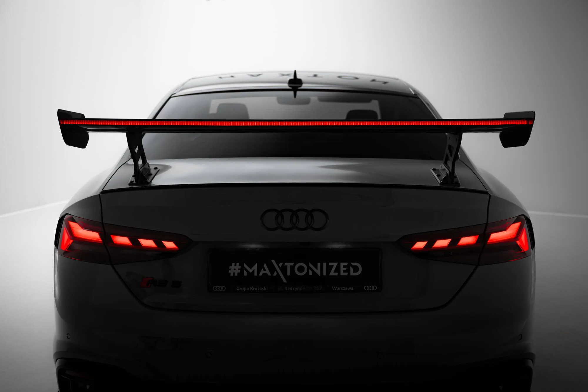 Hekkspoiler V.2 med ytre bøyler med LED Audi A5 (F5 Facelift) 2019-2024 | Carbon Fiber Edition