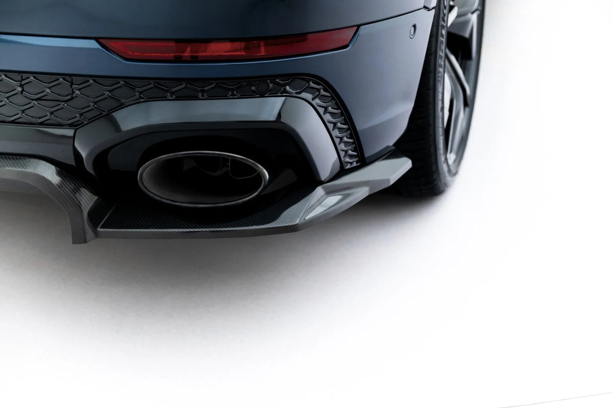 Karbonfiber Baksplitter med diffuser Audi RS Q8 I Facelift 2025 -> | Glossy Black Edition – bilde 6
