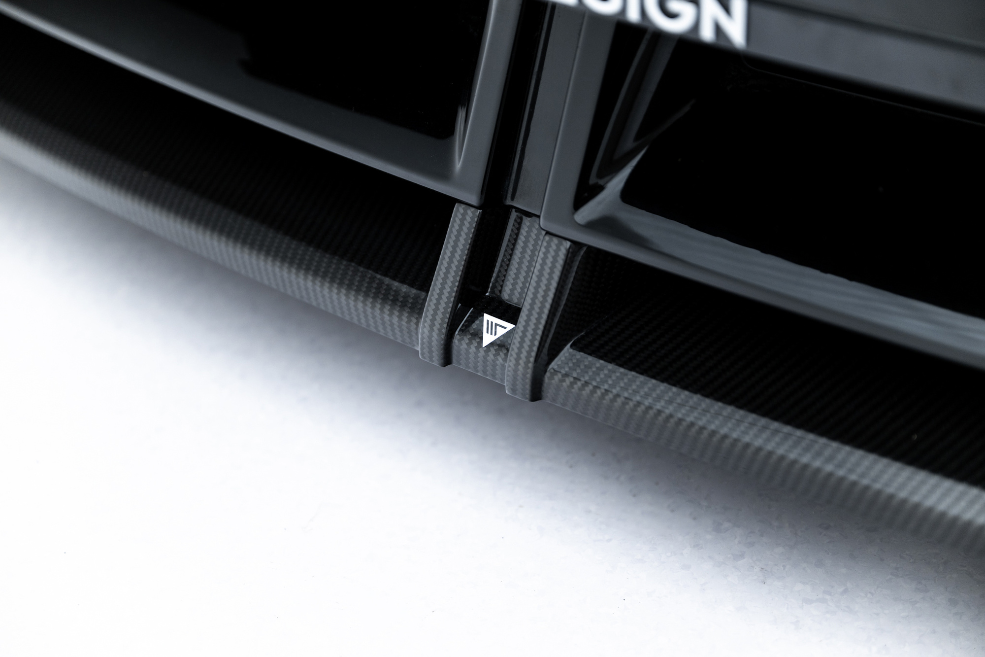 Karbonfiber Frontspoiler BMW 1 M-Pack (F70) 2024 ->  | Sport Glossy Black Edition – bilde 6