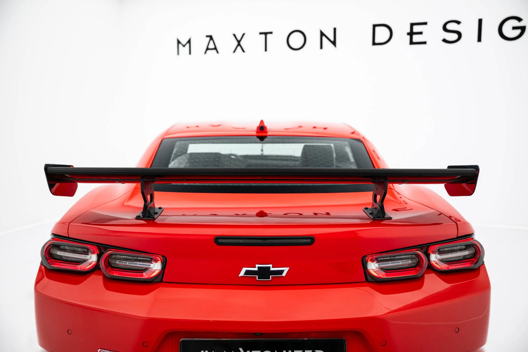 Karbonspoiler Chevrolet Camaro SS (Mk6 Facelift) 2018-2023 │ med innvendige støtter