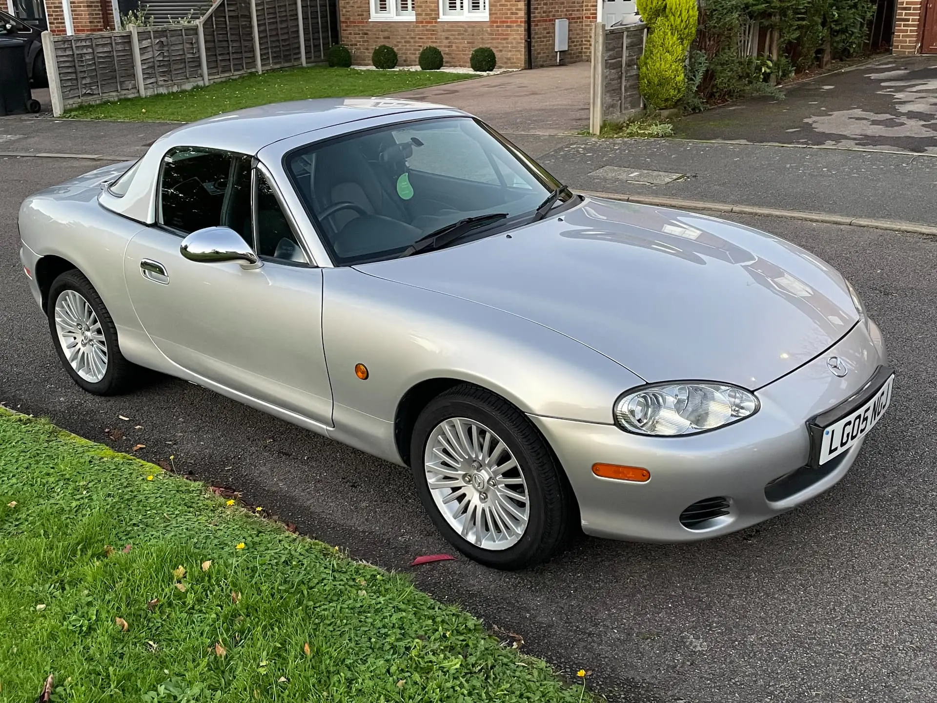 Lakkspray sett + klarlakk Mazda Sunlight Silver │ Lakk kode 22V Sunlight Silve – bilde 3