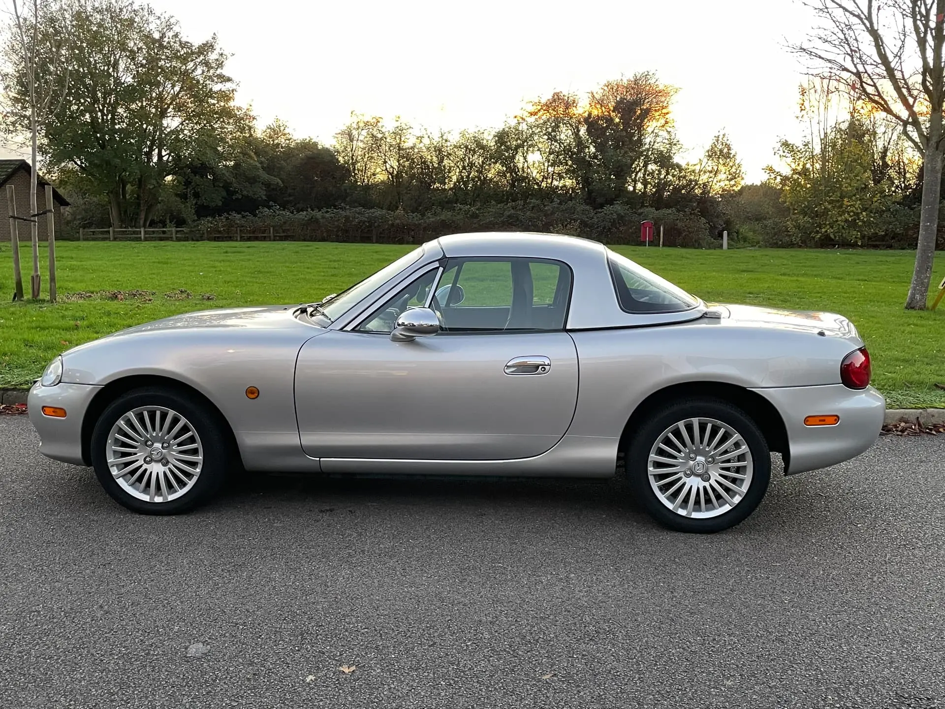Lakkspray sett + klarlakk Mazda Sunlight Silver │ Lakk kode 22V Sunlight Silve – bilde 4