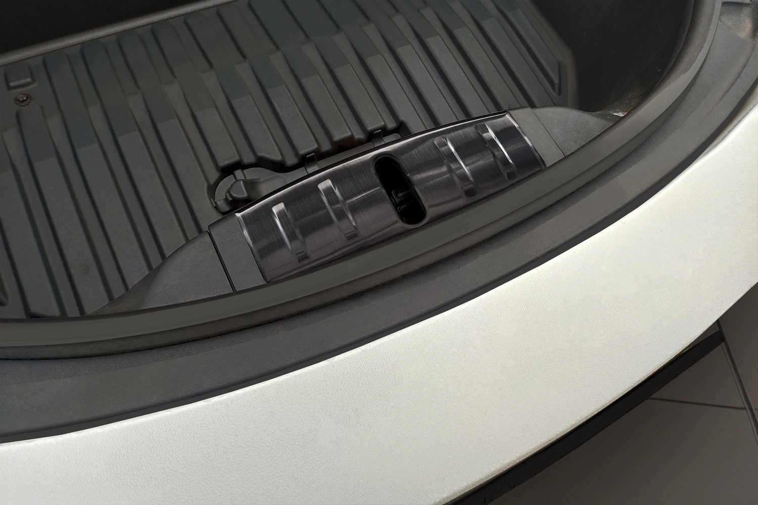Låsedeksel frunk Tesla Model 3 2017 - 2023 │ Svart - Black Edition