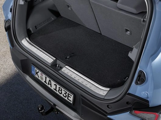 Lastekantbeskyttelse  Kia EV2 2026 -> │ børstet stål - bagasjeromslist - Trunk sill trim line, brushed