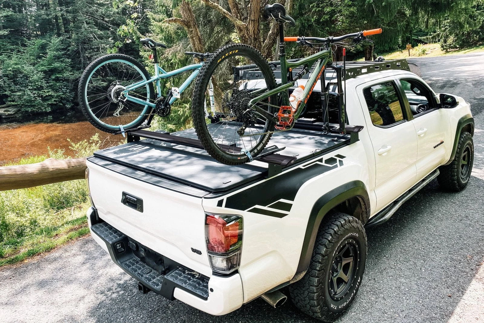 Lastestativ for plan Isuzu D-Max II 2012 - 2019 │ Black Matt Aluminium Roll Cross Racks Image 1