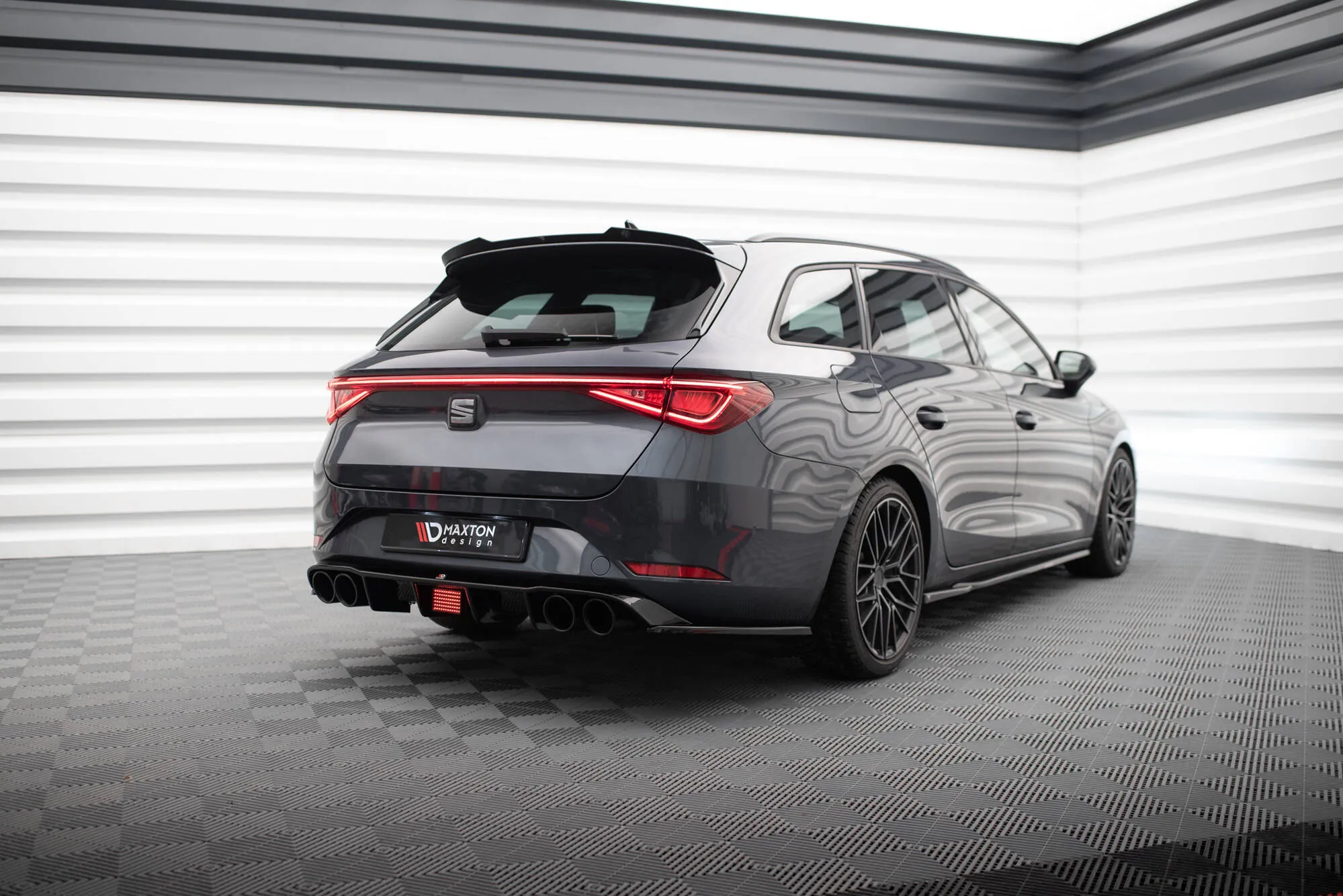 LED bremselys Seat Leon FR ST MK4 2020-> | Glossy Black Edition – bilde 2