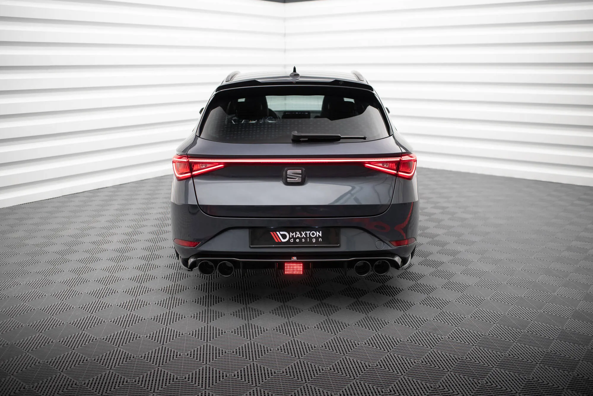 LED bremselys Seat Leon FR ST MK4 2020-> | Glossy Black Edition – bilde 3