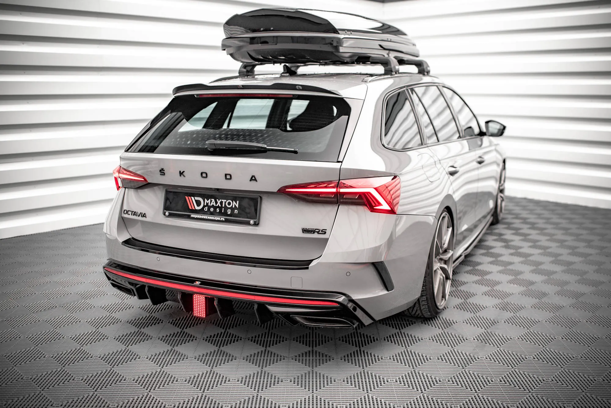 LED bremselys Skoda Octavia RS IV 2020 - 2024 | Glossy Black Edition – bilde 3