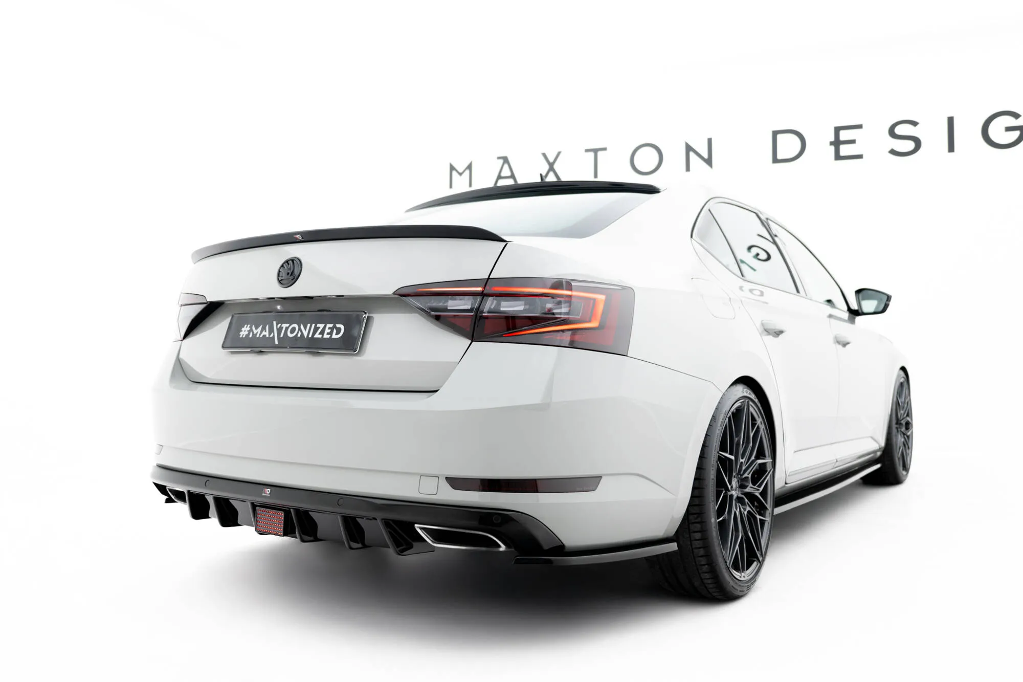 LED bremselys Skoda Superb III 2015 - 2019 | Glossy Black Edition – bilde 2