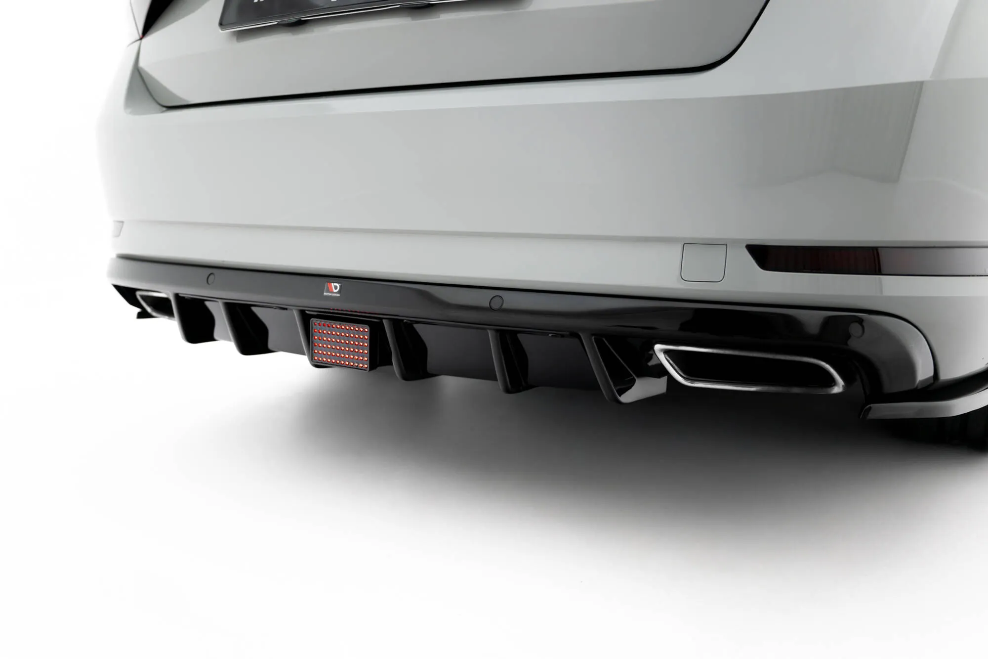 LED bremselys Skoda Superb III 2015 - 2019 | Glossy Black Edition – bilde 3