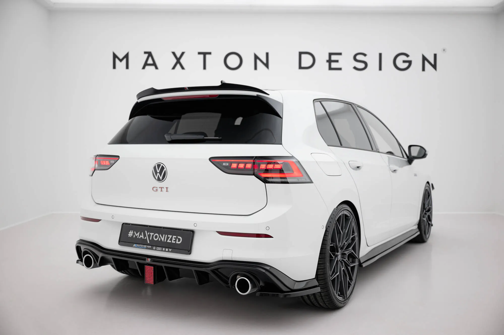 LED bremselys V.1 VW Golf VIII R 2020-> / VW Golf VIII GTI 2020-> | Glossy Black Edition – bilde 2