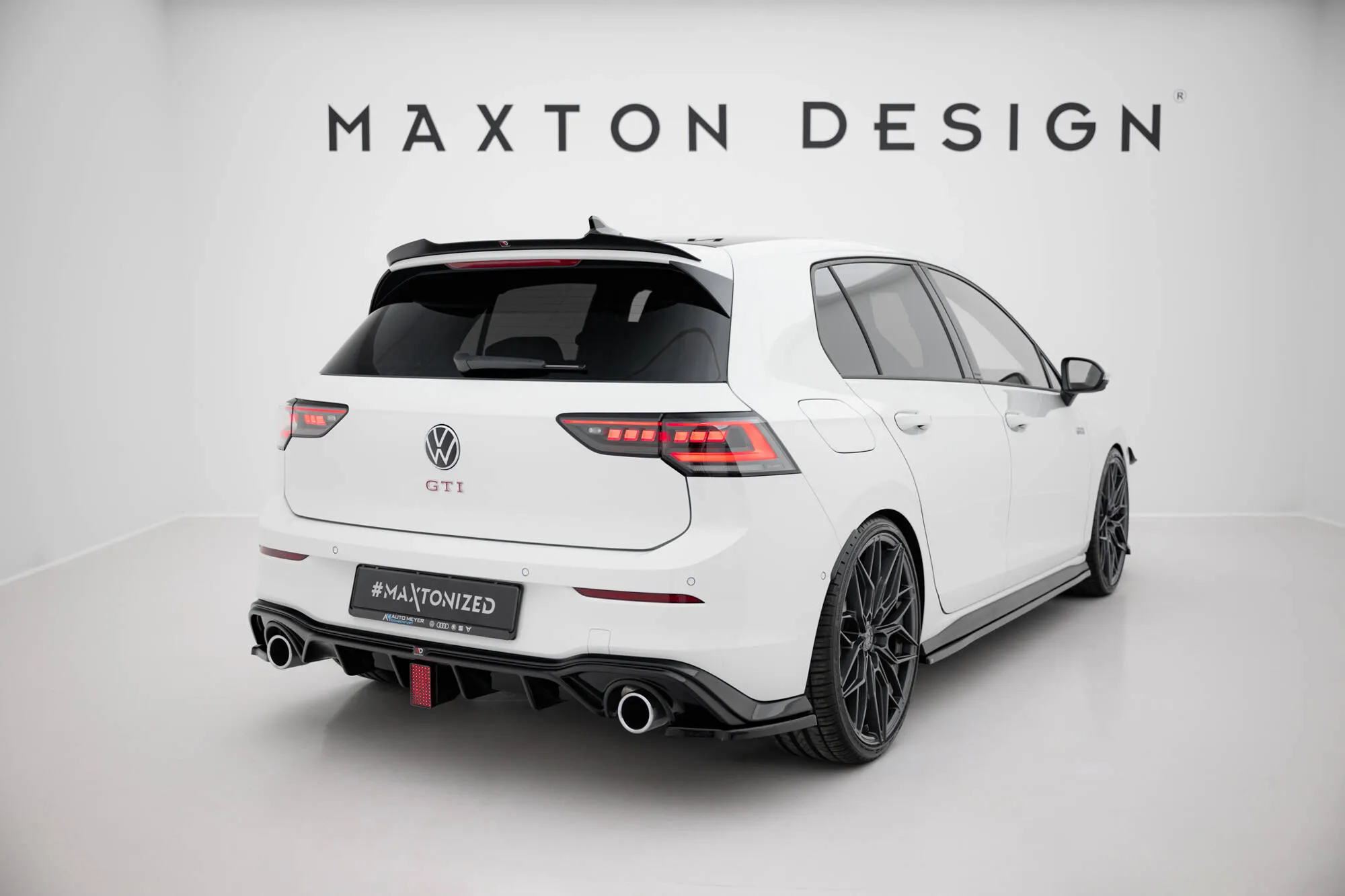 LED bremselys V.1 VW Golf VIII R 2020-> / VW Golf VIII GTI 2020-> | Glossy Black Edition – bilde 3