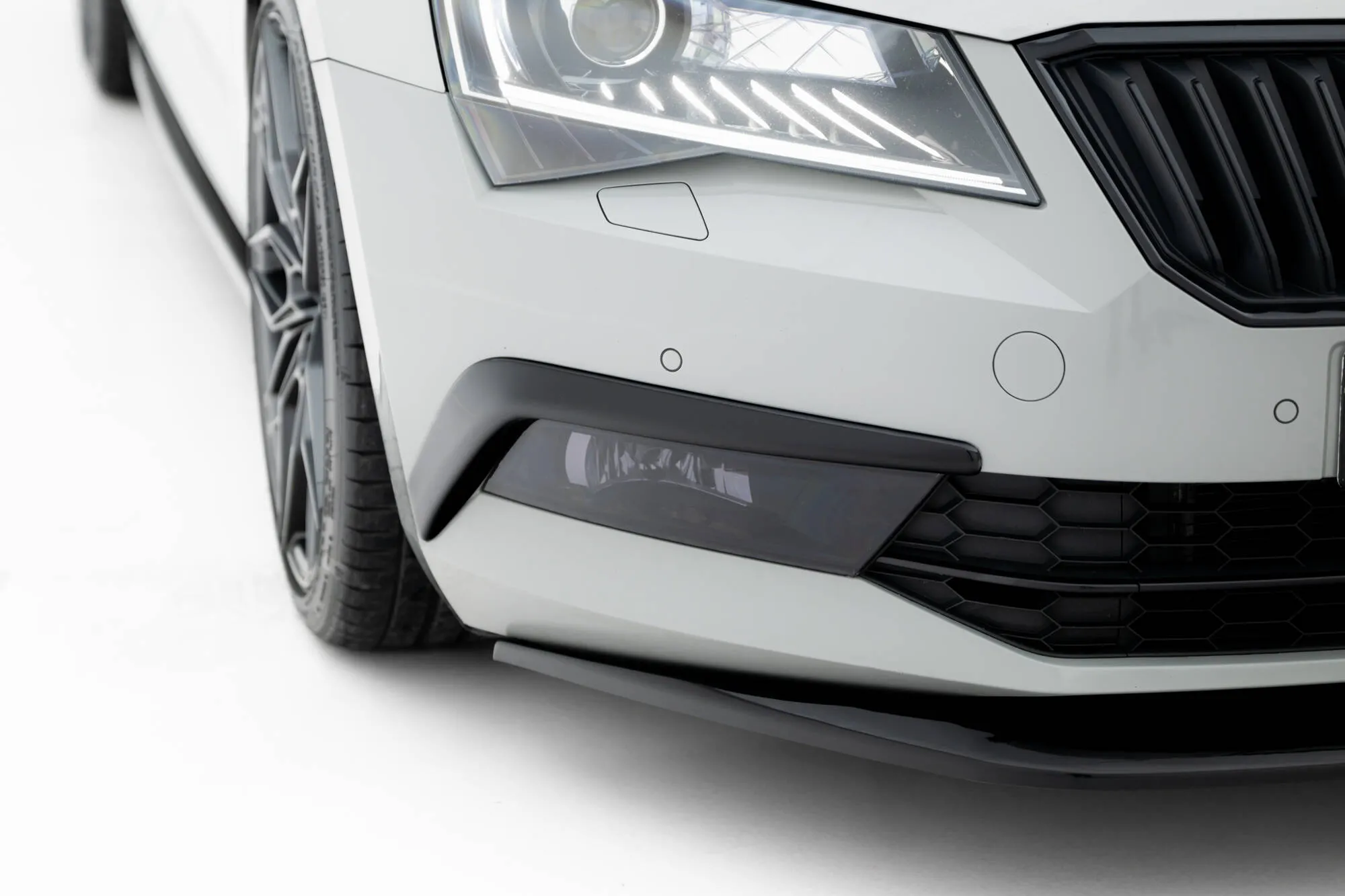 Lysrammer Skoda Superb III 2015 - 2019 | Glossy Black Edition – bilde 2