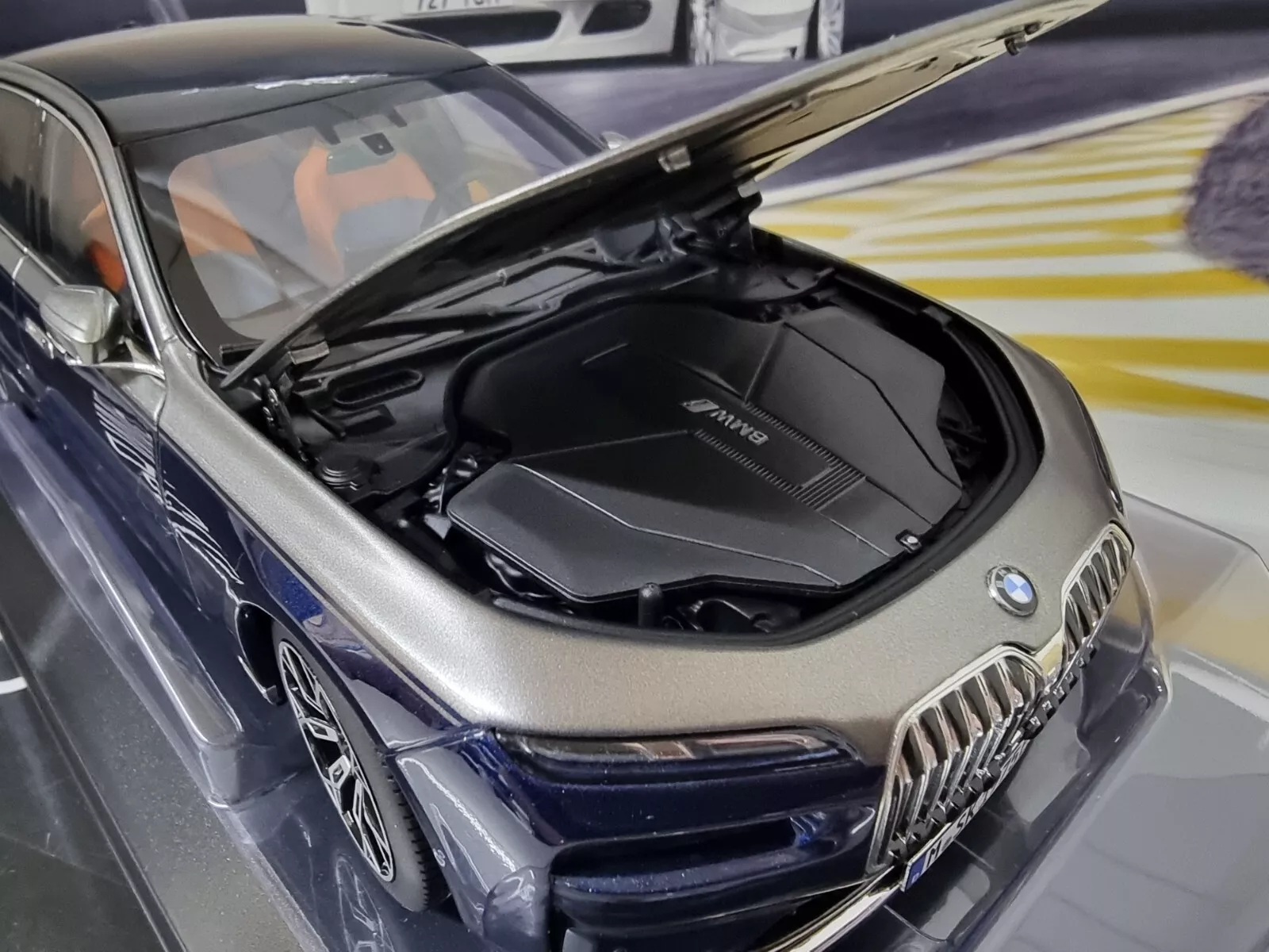 Miniatyrmodell BMW i7 G70 1:18 Two-Tone Oxide Grey Blue – bilde 10