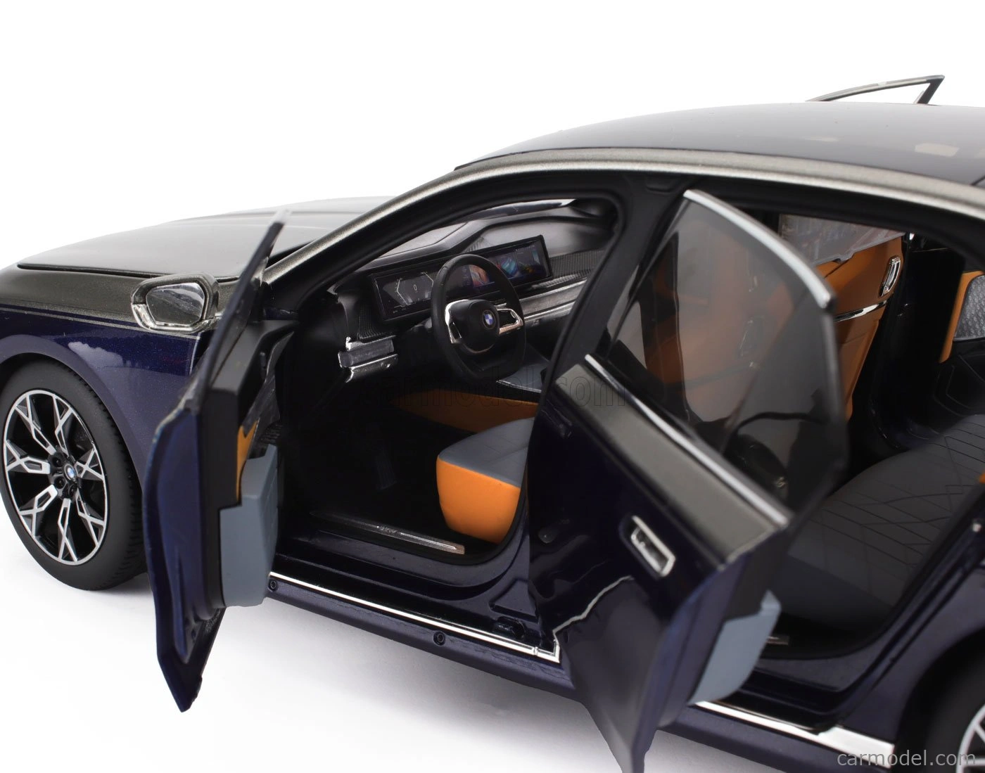 Miniatyrmodell BMW i7 G70 1:18 Two-Tone Oxide Grey Blue – bilde 4