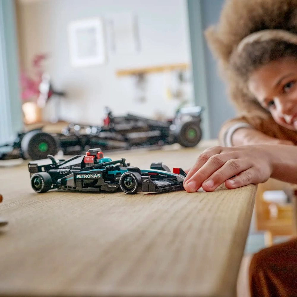 Modell LEGO Mercedes-AMG F1 W15 – Speed Champions 2024 – bilde 9