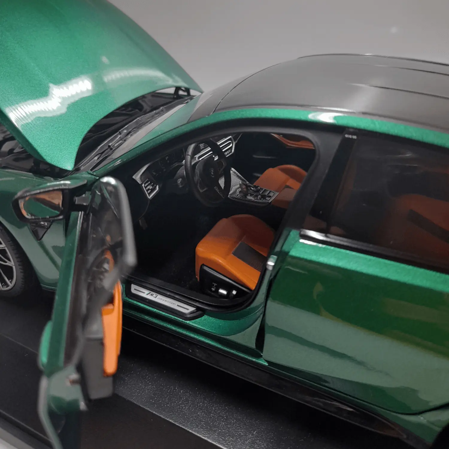 Modellbil BMW M3 Competition (G80) 2020 │ Modellauto 1:18 Isle of Man Green – bilde 4