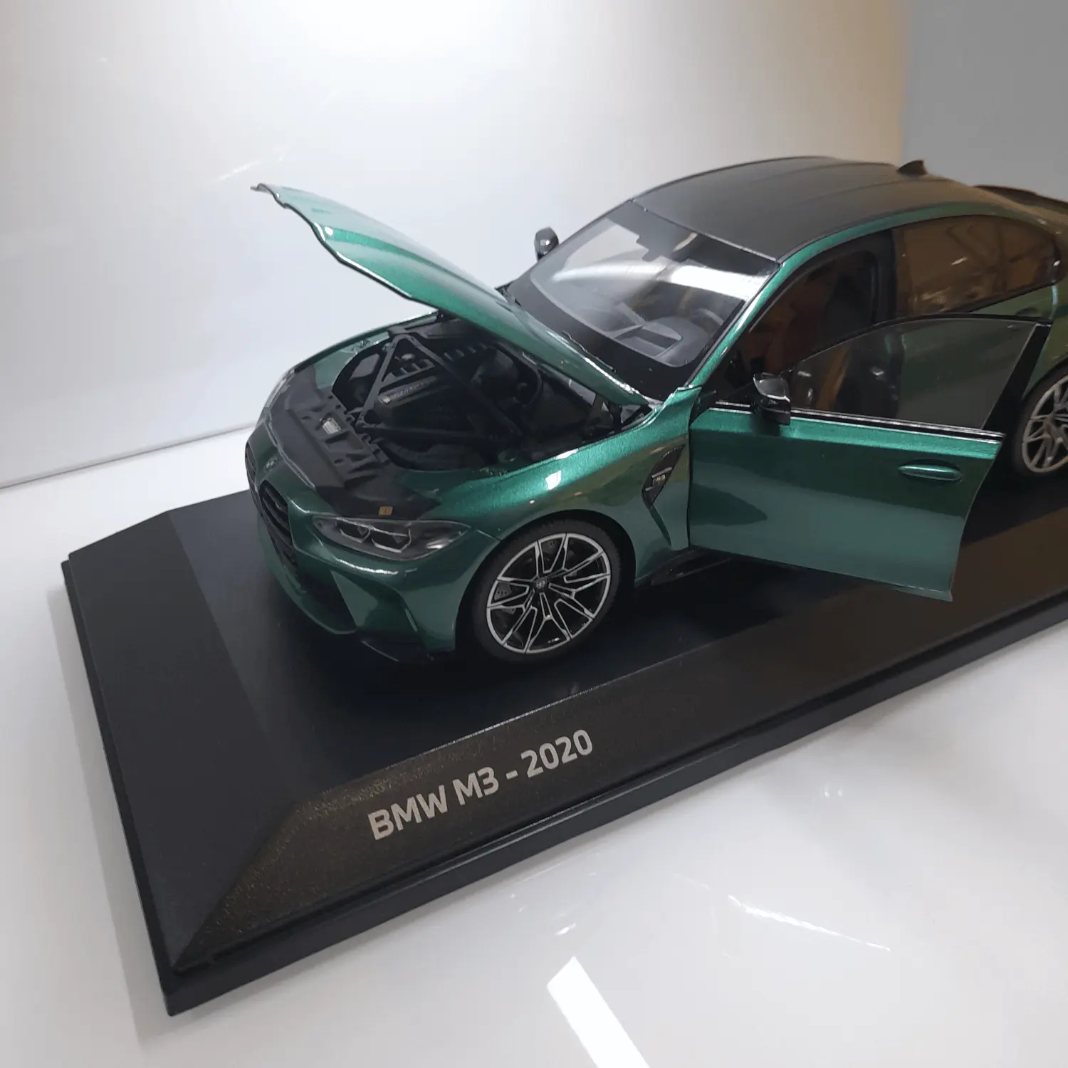 Modellbil BMW M3 Competition (G80) 2020 │ Modellauto 1:18 Isle of Man Green – bilde 5