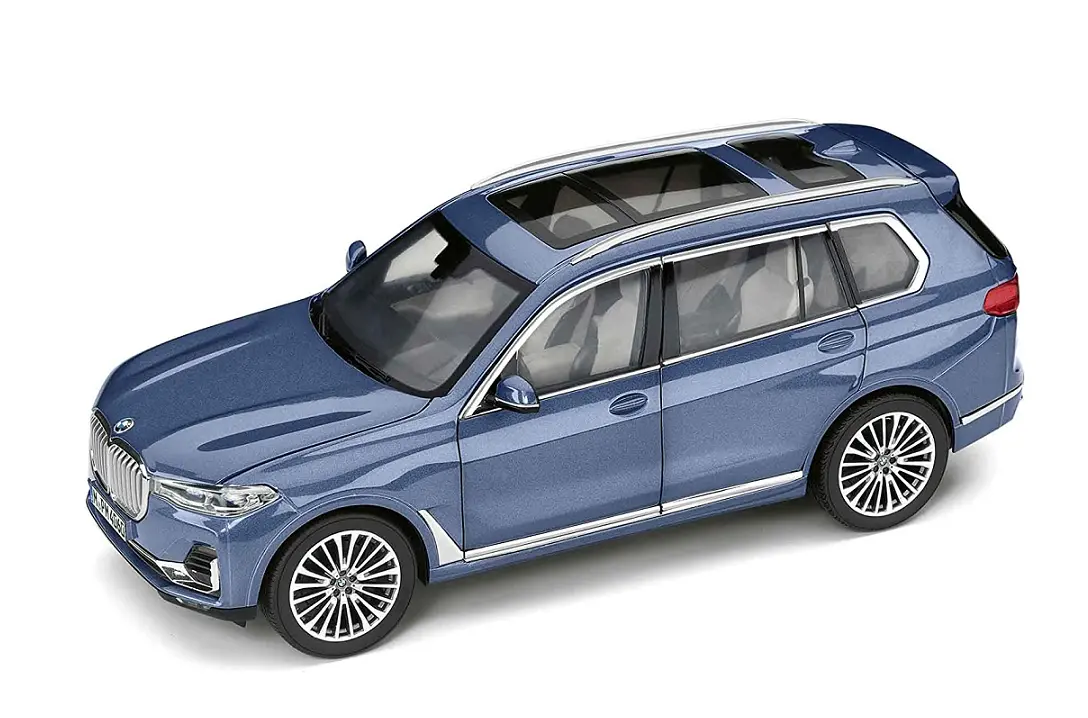 Modellbil BMW X7 (G07) │ Modellauto 1:18 Phytonic Blue