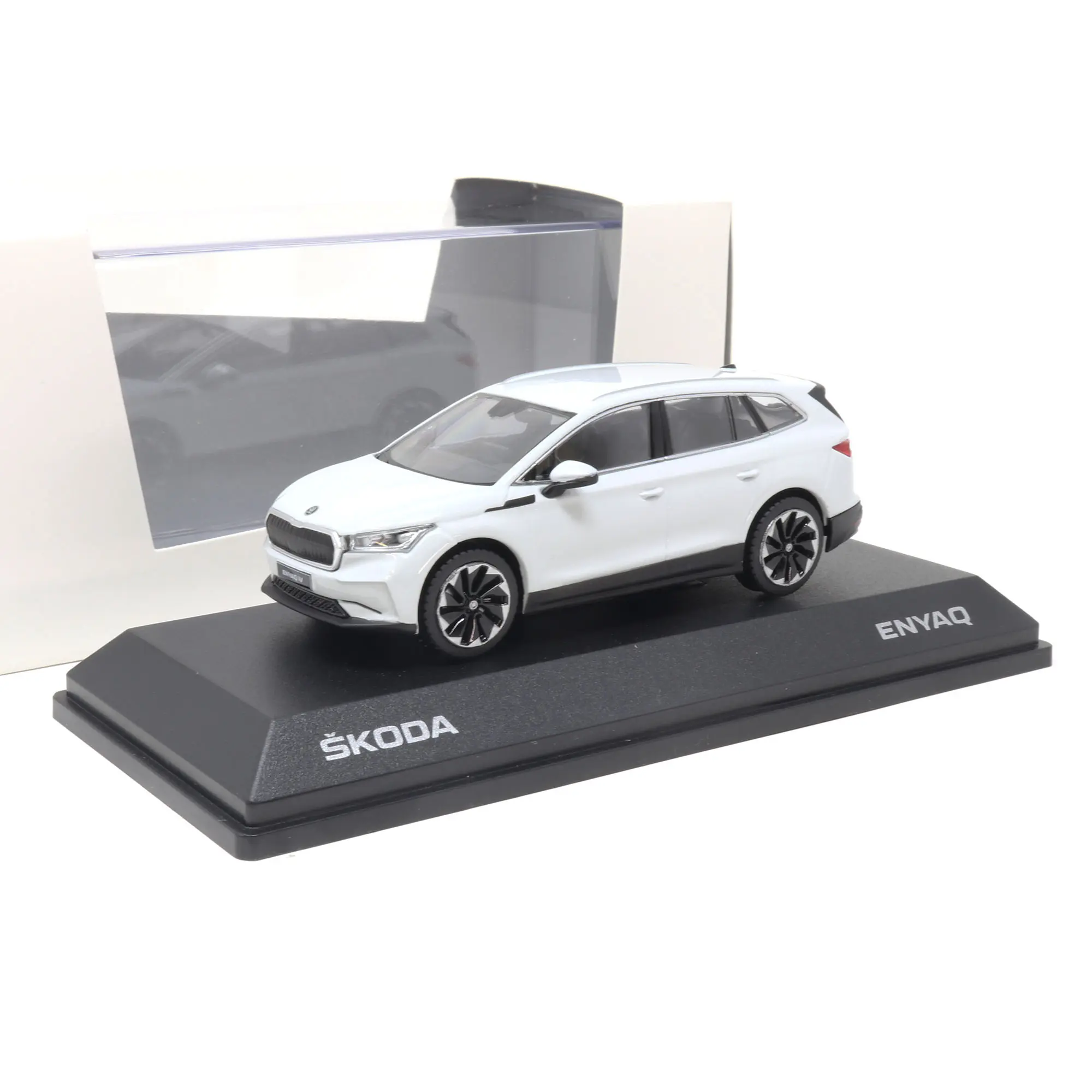 Modellbil Škoda ENYAQ iV │ Modellauto 1:43 Moon - White Metallic  – bilde 4