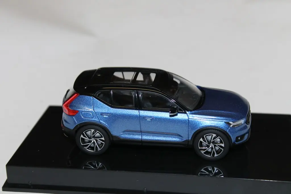 Modellbil Volvo XC40 │ Modellauto 1:43  Bursting Blue – bilde 2
