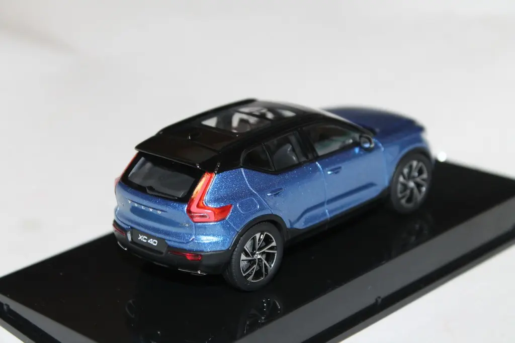 Modellbil Volvo XC40 │ Modellauto 1:43  Bursting Blue – bilde 3