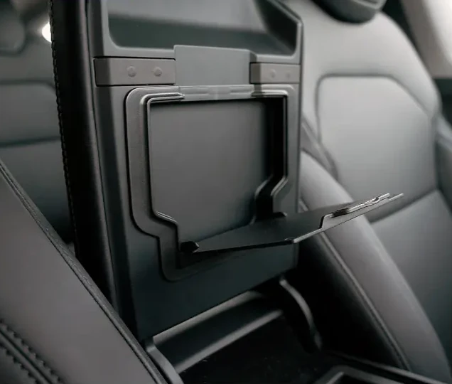 Oppbevaring hemmelig rom armlene Tesla Model 3 Highland /  Tesla Model Y Juniper │ Hemmelig oppbevaringsrom i armlenet