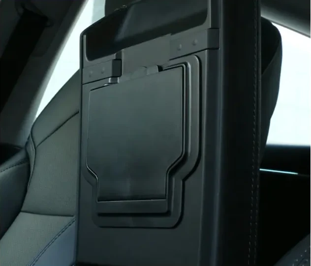 Oppbevaring hemmelig rom armlene Tesla Model 3 Highland /  Tesla Model Y Juniper │ Hemmelig oppbevaringsrom i armlenet – bilde 2
