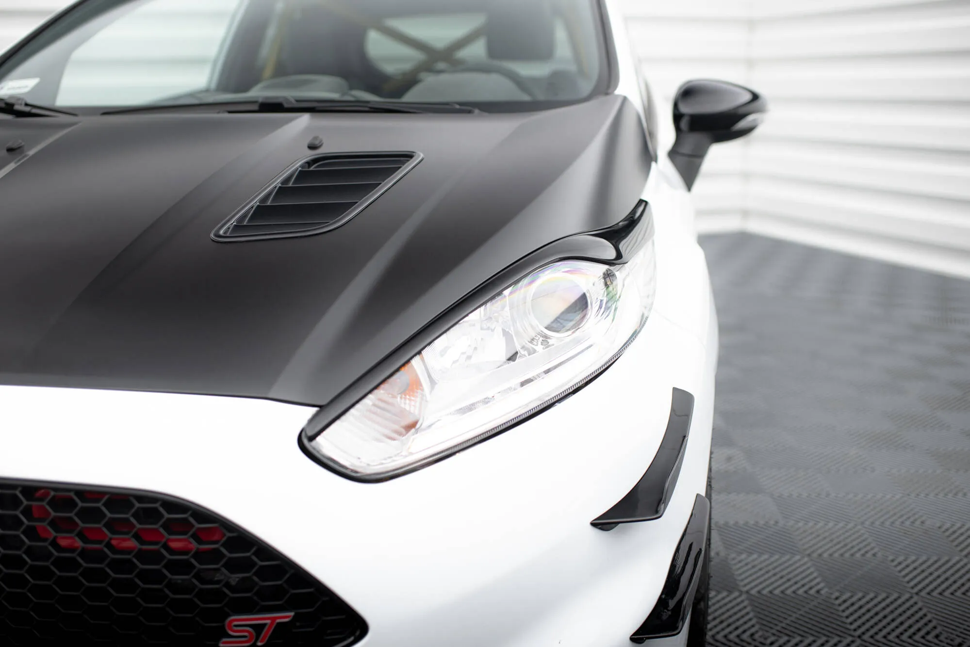 Øyelokk V.2 Ford Fiesta ST VII Facelift 2013 - 2016 | Glossy Black Edition