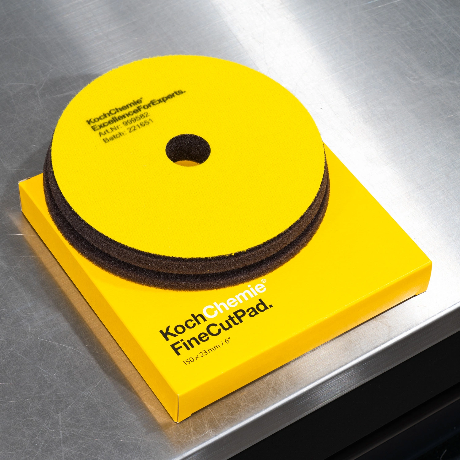 Poleringspute Koch Chemie Fine Cut Pad │ D- Ø150 x 25 mm - Middels Slipende Spesialsvamp Image 5