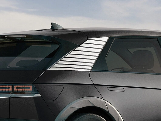 Pyntefolie Hyundai Ioniq 5 │ Dekorstriper for C-stolpen Racing Stripes - White Image 1