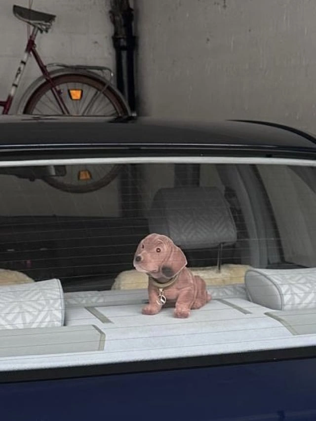 Pyntehund Mercedes-Benz med vippende hode – Retro kultfigur – bilde 4