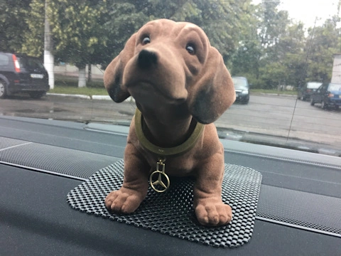 Pyntehund Mercedes-Benz med vippende hode – Retro kultfigur – bilde 6