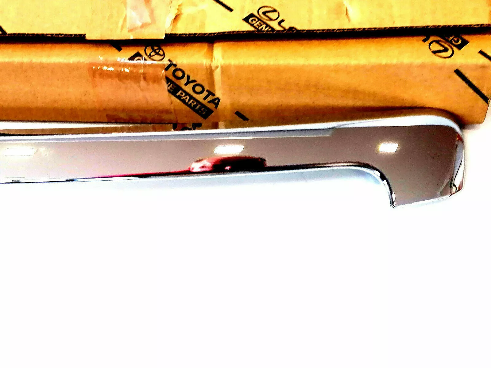 Pyntelist til grill Toyota Land Cruiser J150 │ Genuine® Genuine Front Hood Moulding Chrome – bilde 4