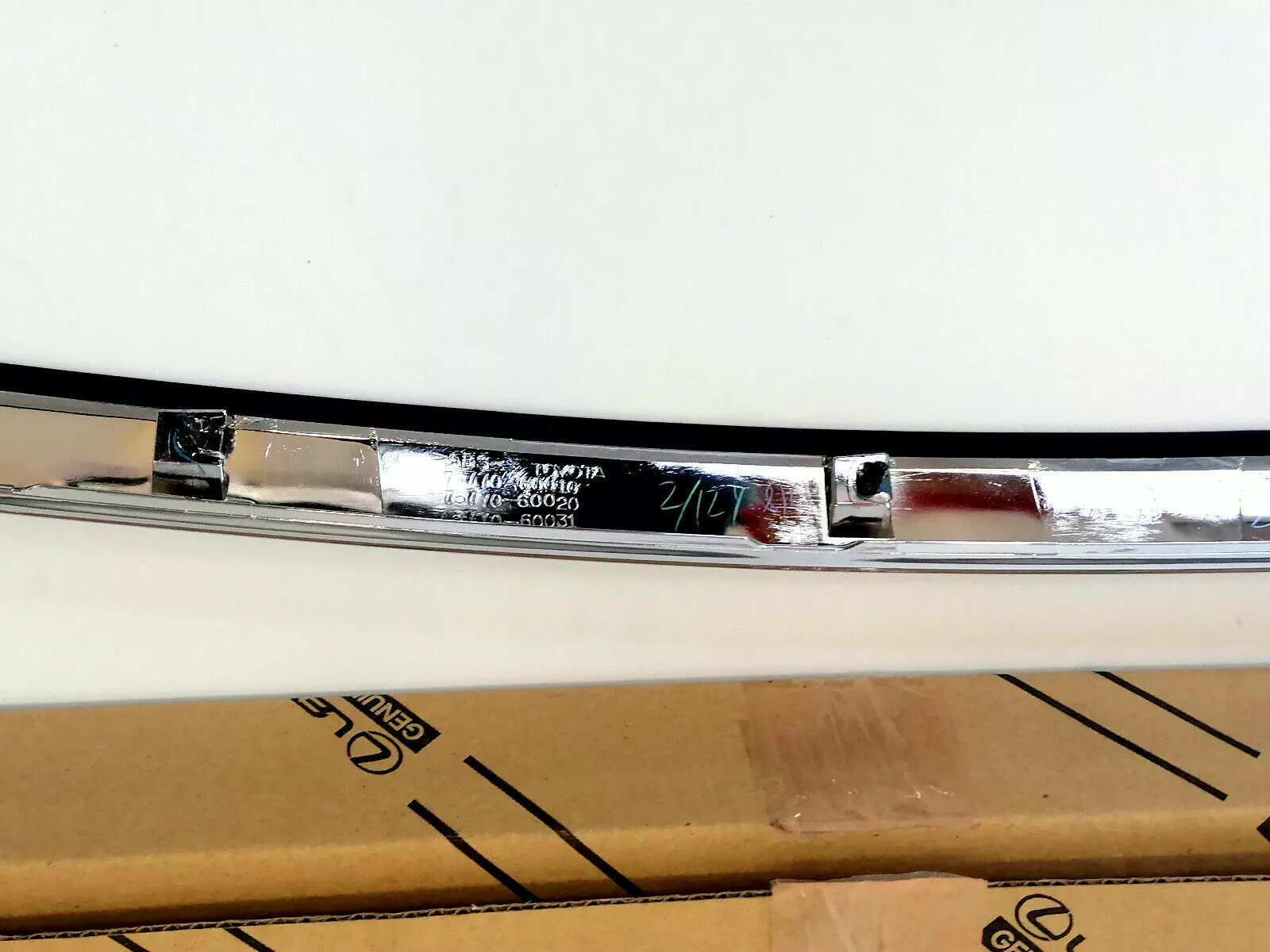 Pyntelist til grill Toyota Land Cruiser J150 │ Genuine® Genuine Front Hood Moulding Chrome – bilde 5