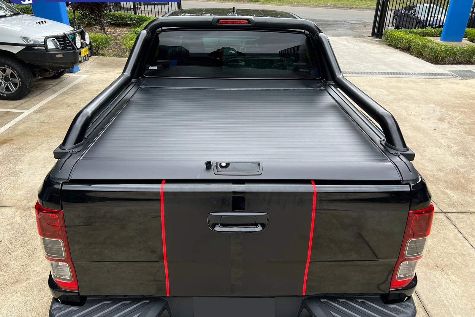 Rolltop Ford Ranger 2011 - 2022 │ Double Cab Rullegardin  for lasteplanet - Aluminium Roll Cover Black Image 1