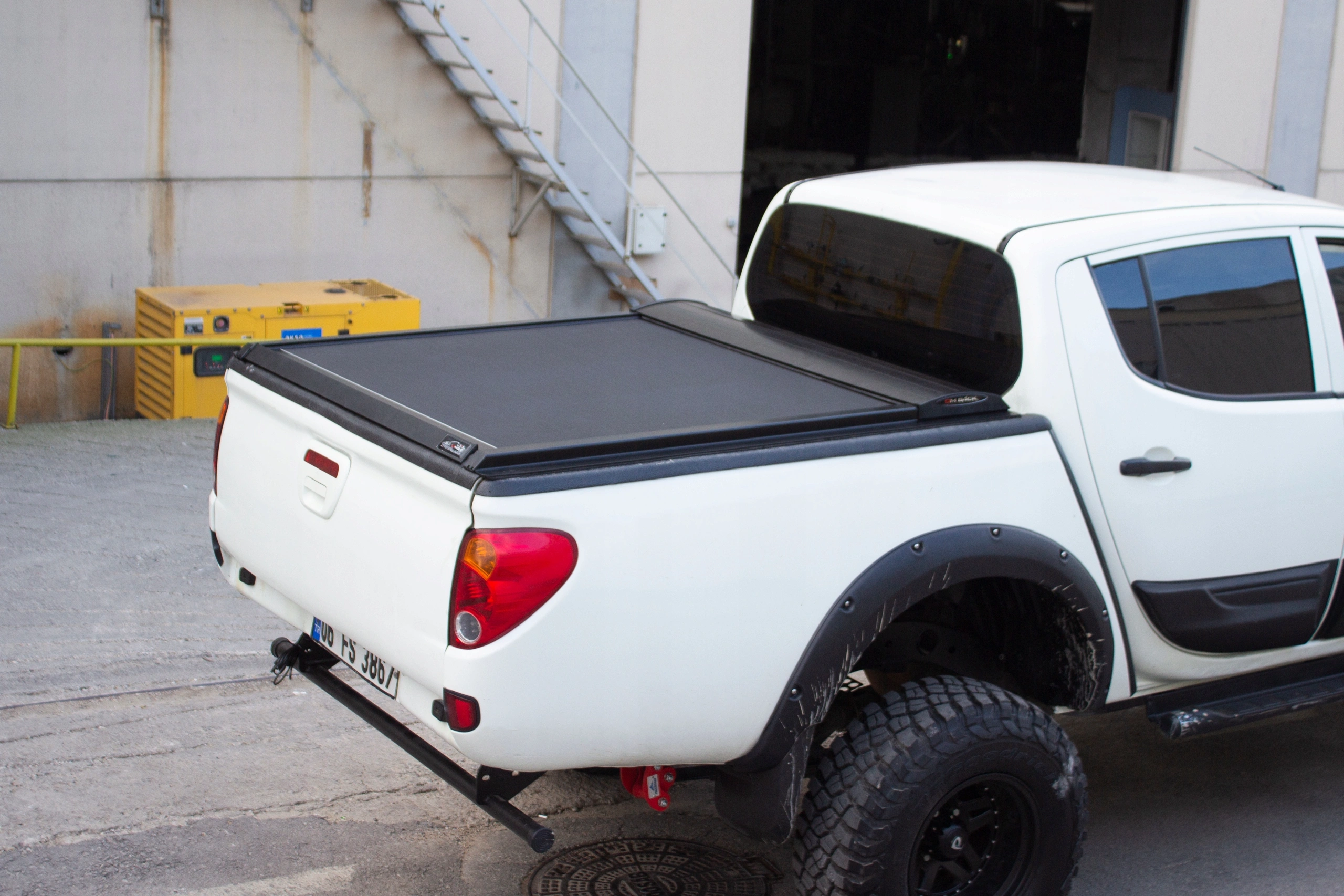 Rolltop Mitsubishi L200 2005 - 2009 │ Rullegardin for lasteplanet - Aluminium Roll Cover Black – bilde 2
