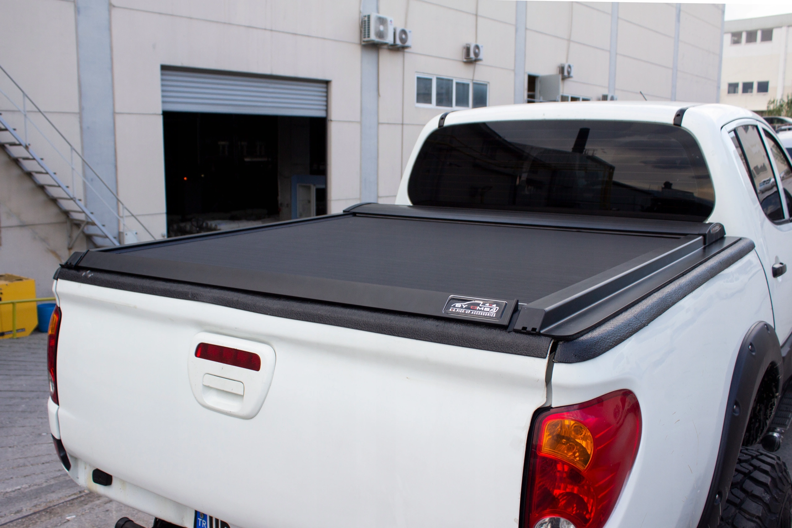 Rolltop Mitsubishi L200 2005 - 2009 │ Rullegardin for lasteplanet - Aluminium Roll Cover Black – bilde 3