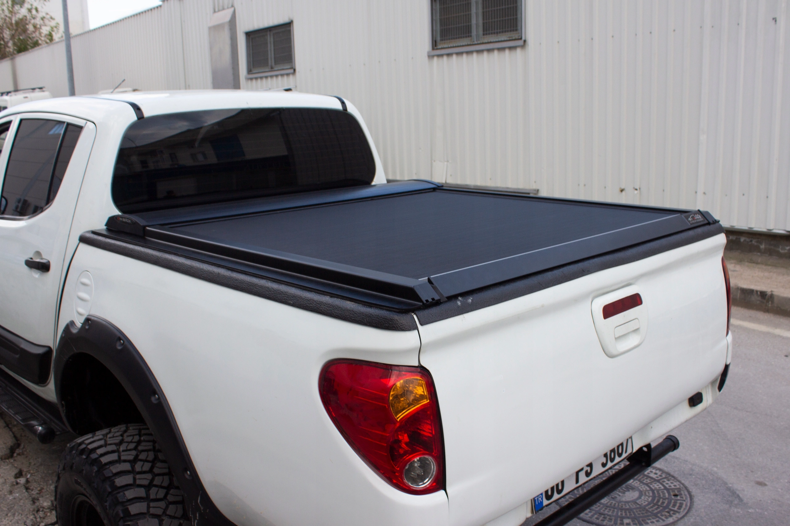 Rolltop Mitsubishi L200 2005 - 2009 │ Rullegardin for lasteplanet - Aluminium Roll Cover Black – bilde 4