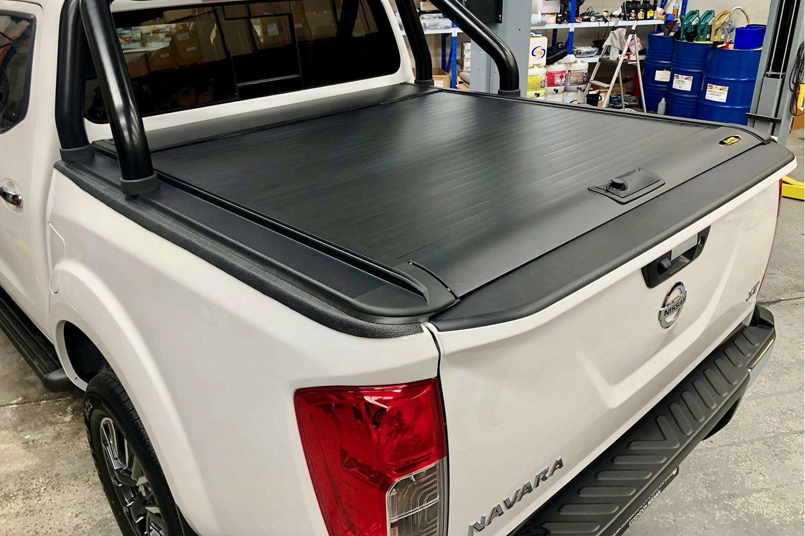 Rolltop Nissan Navara  IV 2015 - 2022 │ Double Cab Rullegardin  for lasteplanet - Aluminium Roll Cover Black – bilde 5