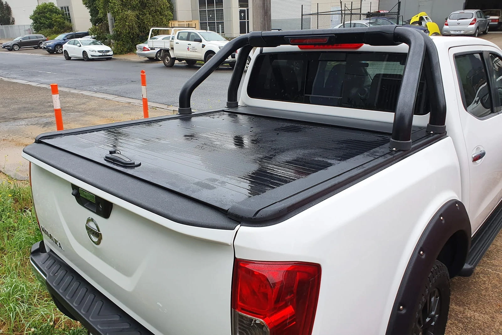 Rolltop Nissan Navara  IV 2015 - 2022 │ Double Cab Rullegardin  for lasteplanet - Aluminium Roll Cover Black – bilde 8