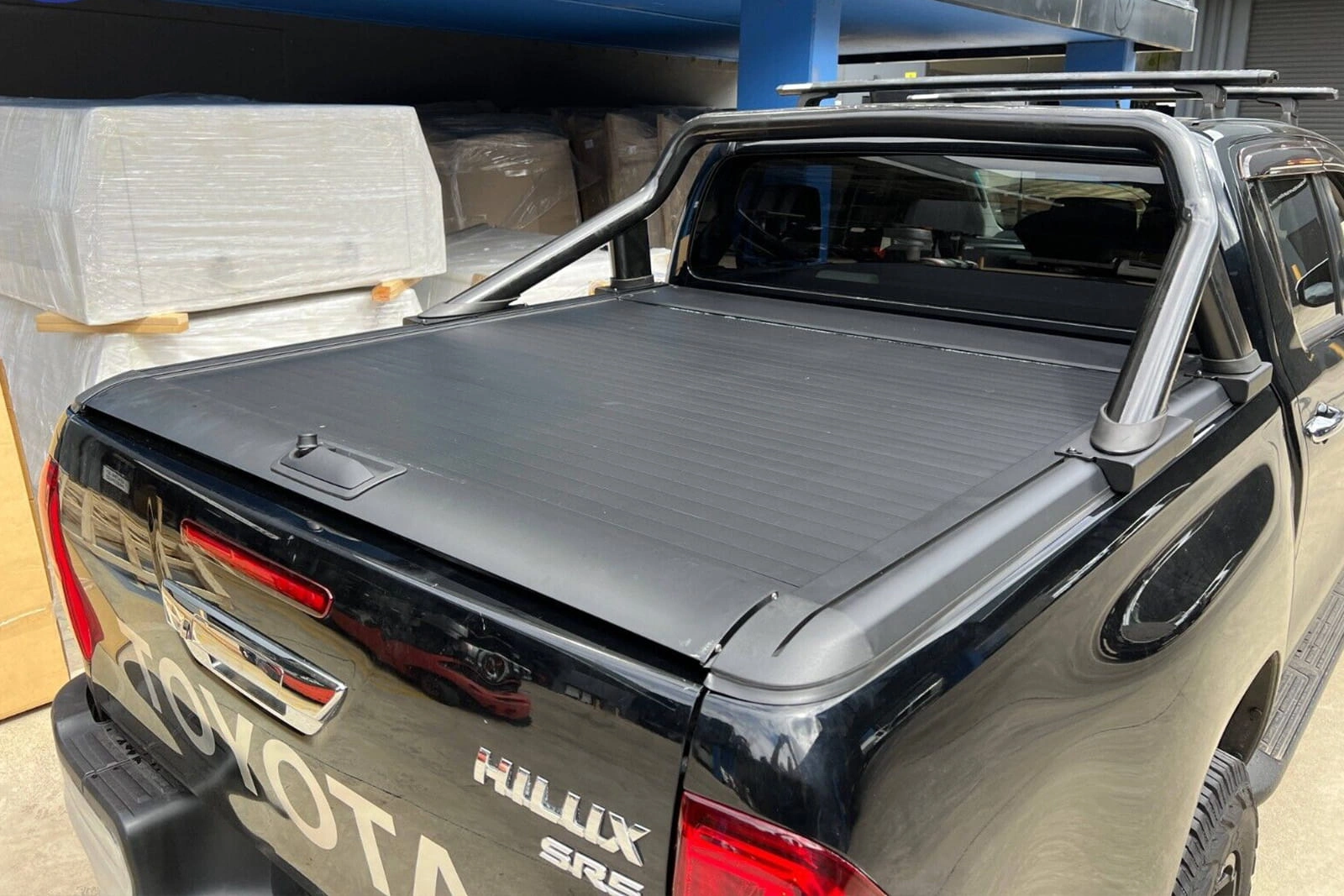 Rolltop Toyota Hilux VIII 2015 - 2023 │ Rullegardin  for lasteplanet - Aluminium Roll Cover Black Image 2