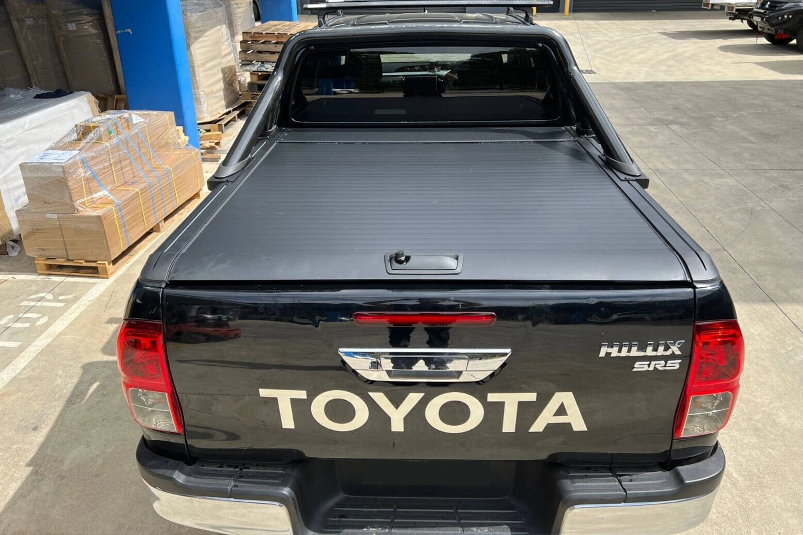 Rolltop Toyota Hilux VIII 2015 - 2023 │ Rullegardin  for lasteplanet - Aluminium Roll Cover Black Image 3
