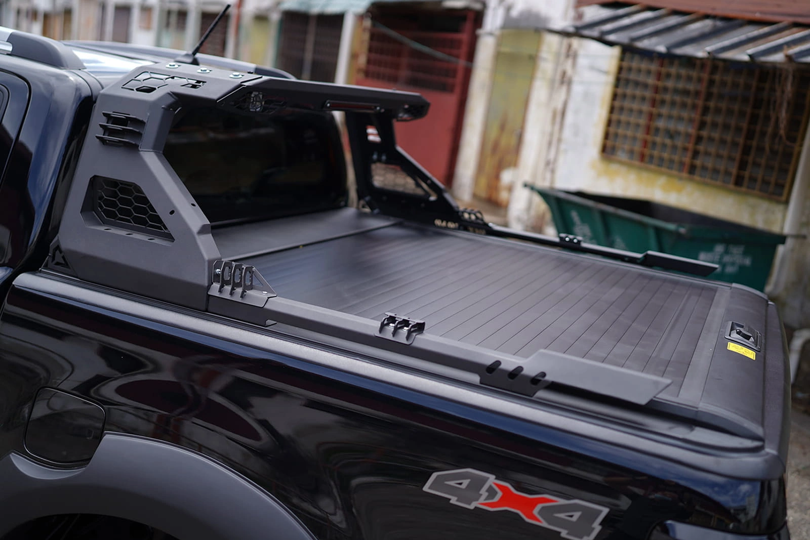 Rolltop Toyota Hilux VIII 2015 - 2023 │ Rullegardin  for lasteplanet - Aluminium Roll Cover Black Image 6