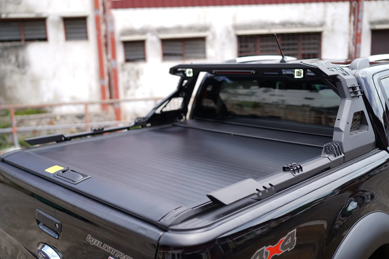 Rolltop Toyota Hilux VIII 2015 - 2023 │ Rullegardin  for lasteplanet - Aluminium Roll Cover Black Image 7