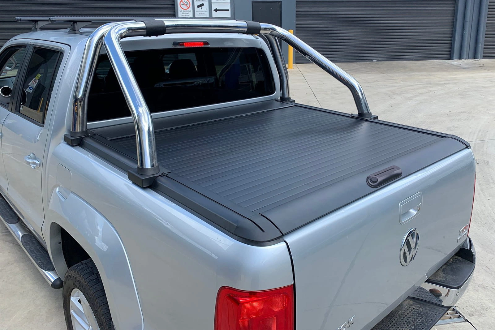 Rolltop VW Amarok I 2012 - 2020 │ Rullegardin  for lasteplanet - Aluminium Roll Cover Black Image 7