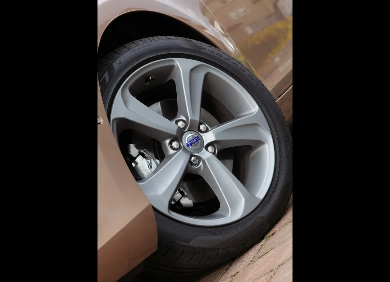 Senterkopper Volvo SIlver - 4 stk. Image 13