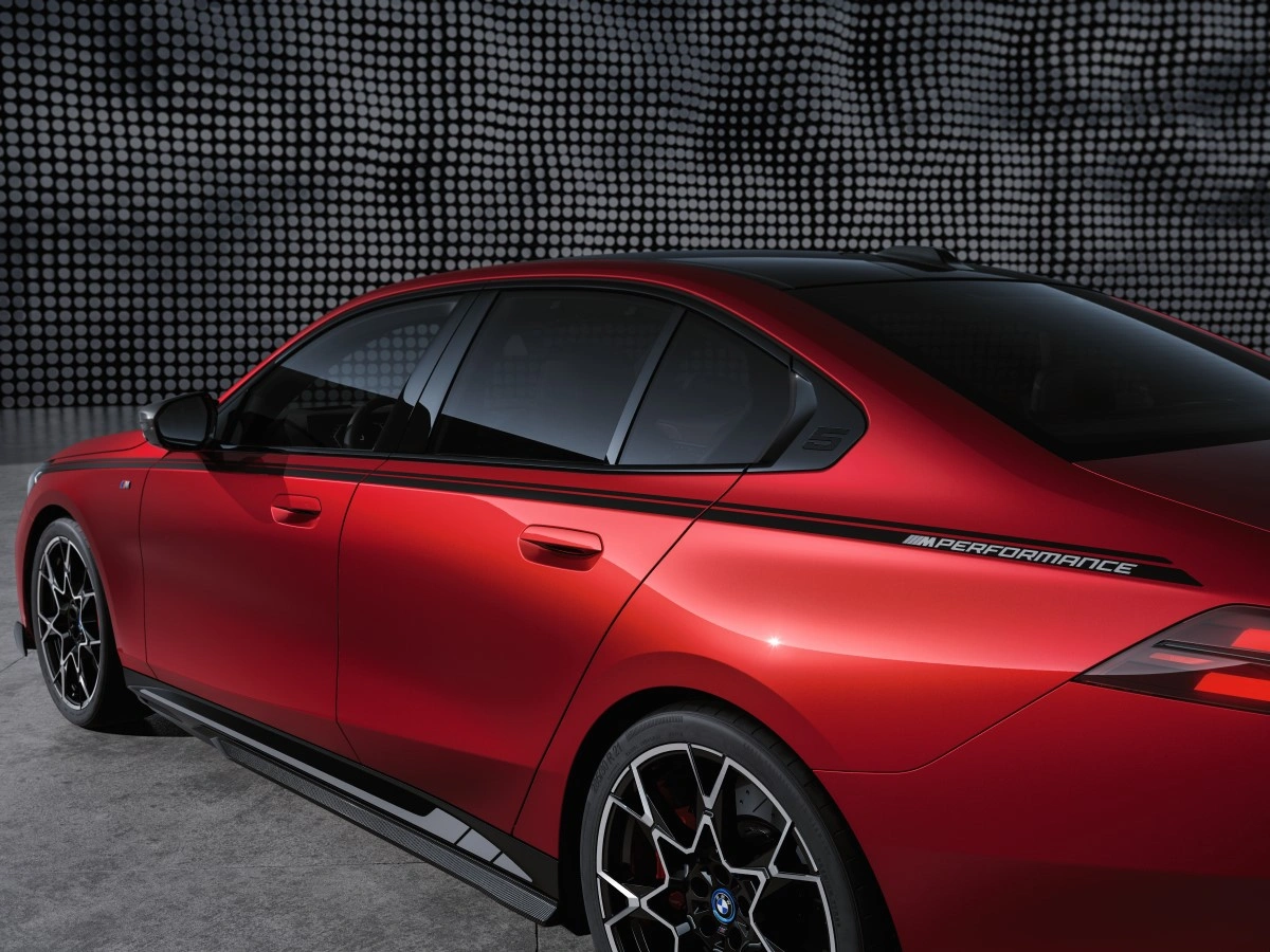 Sidefolier BMW 5 / i5 (G60/G61) M Sport 2023 -> │ M Performance Side Stripes – Svart