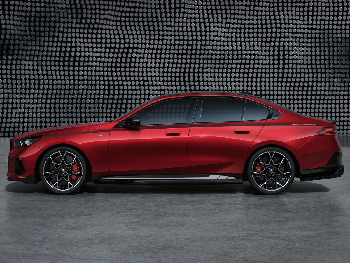 Sidefolier BMW 5 / i5 (G60/G61) M Sport 2023 -> │ M Performance Side Stripes – Svart – bilde 2